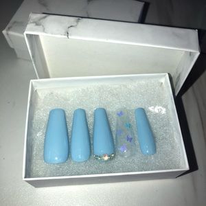 Press on nails
